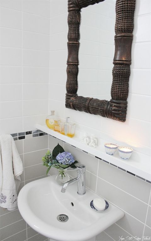 gallery-1447190614-ribba-bathroom-hacks-floating-shelf-1